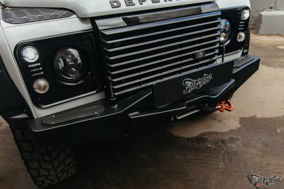Привели в порядок Land Rover Defender! Заново окрасили элементы, очистили кузов, восстановили световое оборудование и построили новую акустическую систему